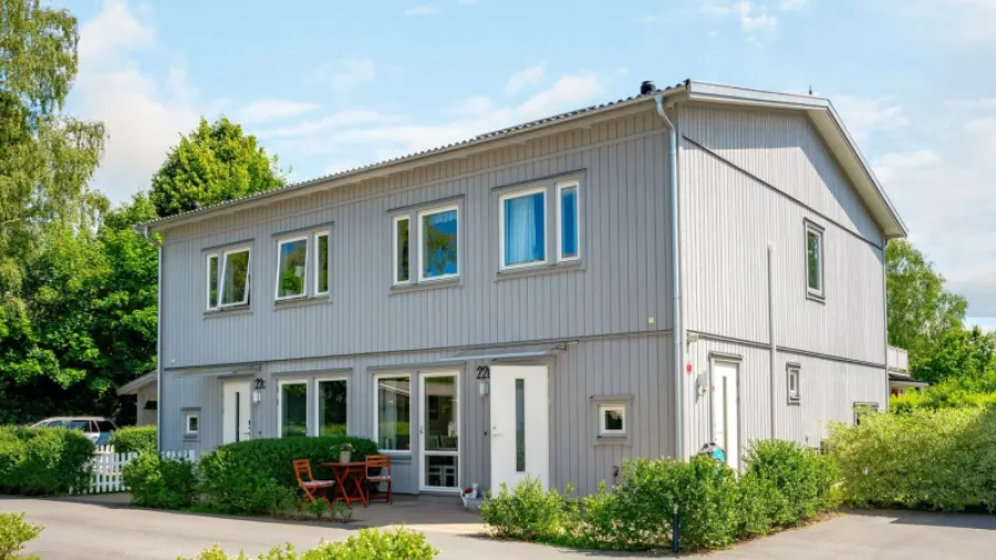 Ett av parhusen på Solbackavägen 22 (B och C). Foto: Länsförsäkringar Fastighetsförmedling